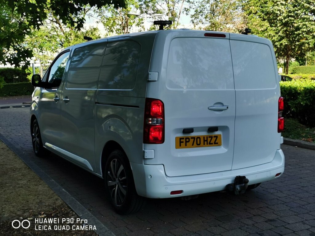 Toyota PROACE 2L Design 6Dr White #5