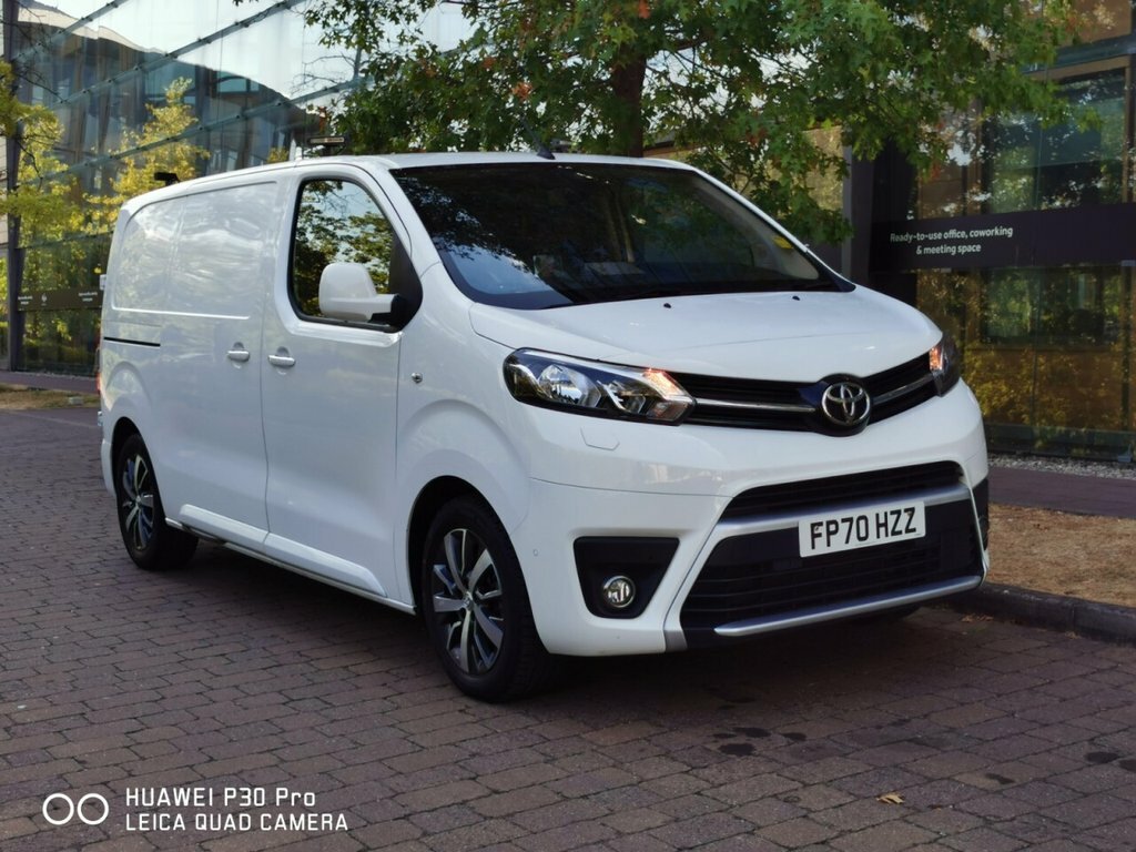 Toyota PROACE 2L Design 6Dr White