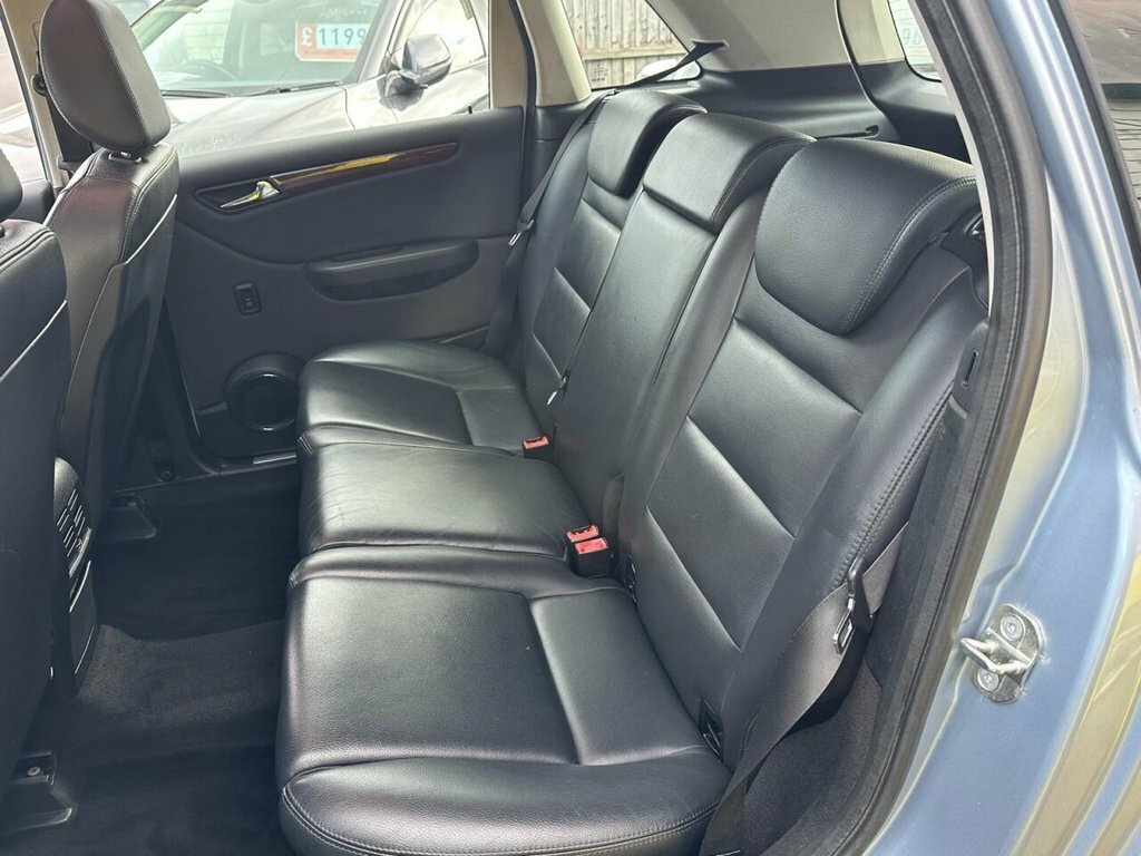 Mercedes-Benz B Class B180 Cdi Se Cvt. Family Ca Red #20