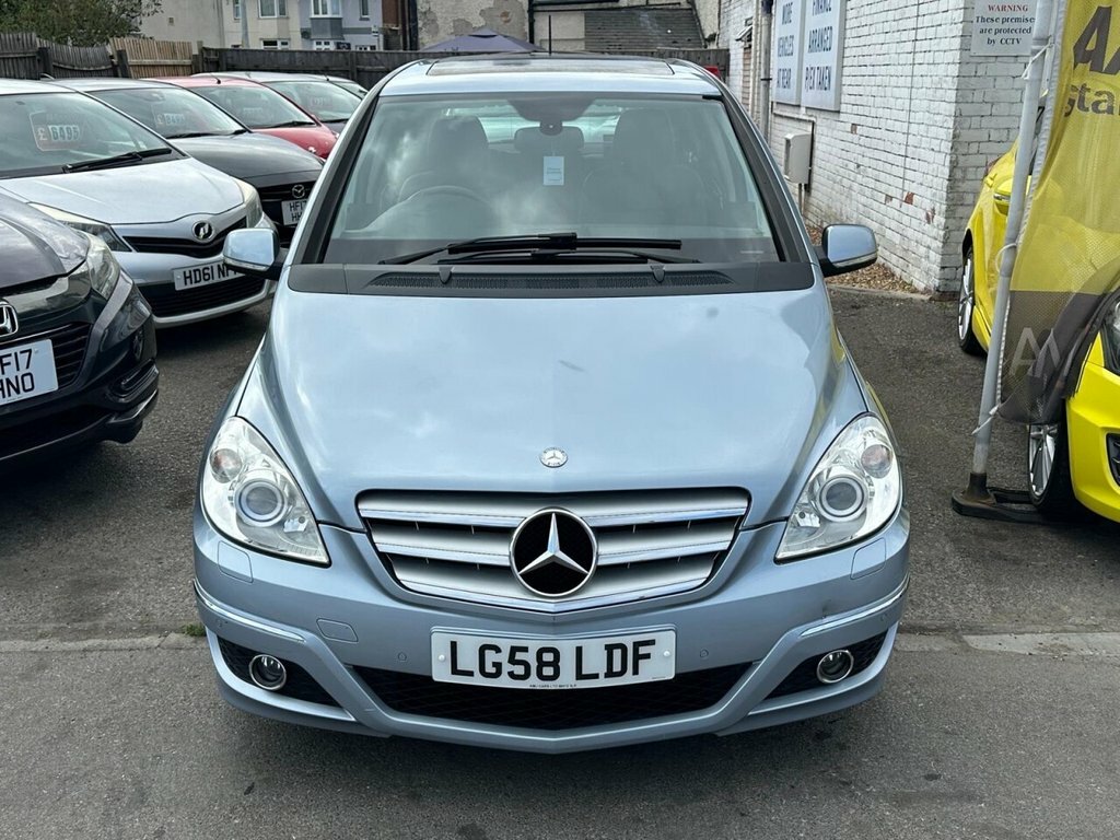 Mercedes-Benz B Class B180 Cdi Se Cvt. Family Ca Red #2