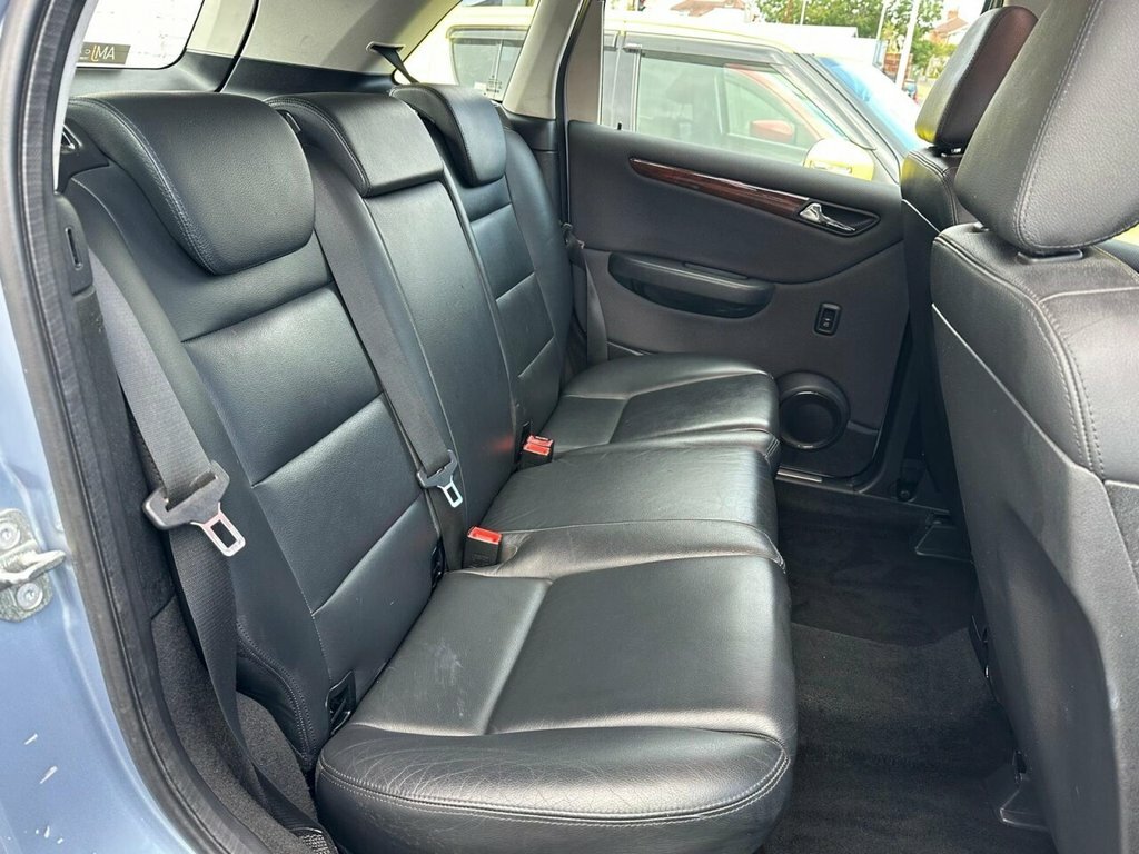 Mercedes-Benz B Class B180 Cdi Se Cvt. Family Ca Red #9