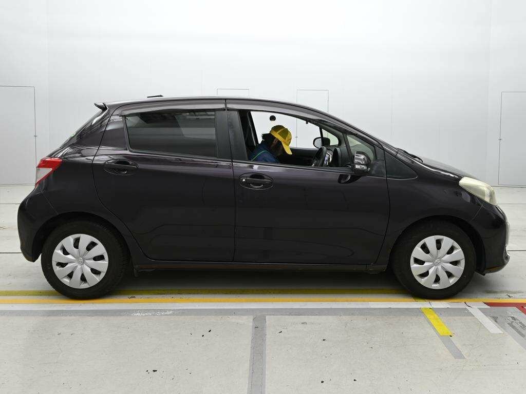Toyota Vitz Hatchback Purple #5