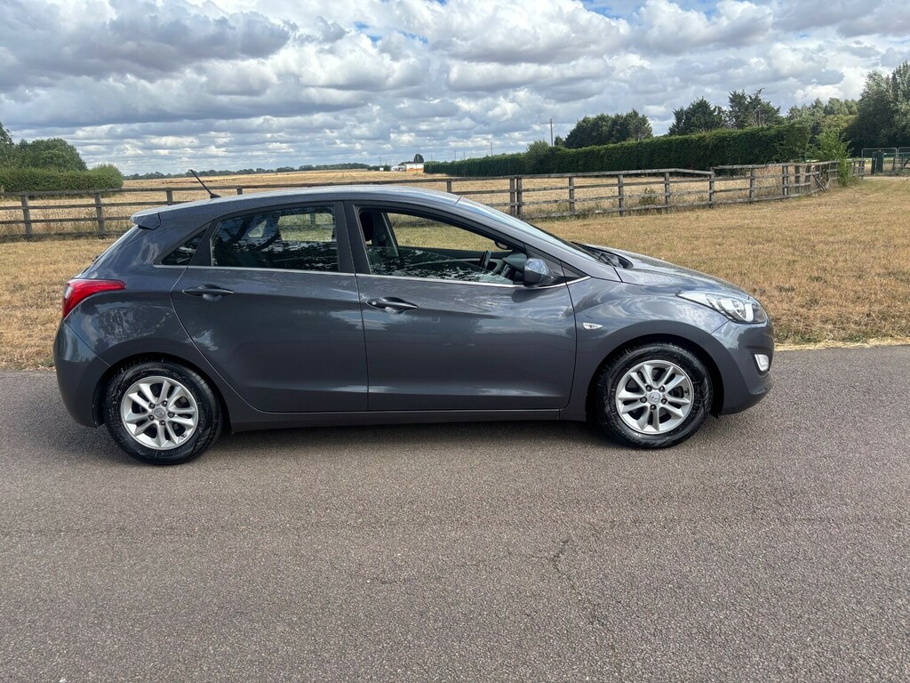 Hyundai I30 1.6 Crdi Blue Drive Se Hatchback Grey #3