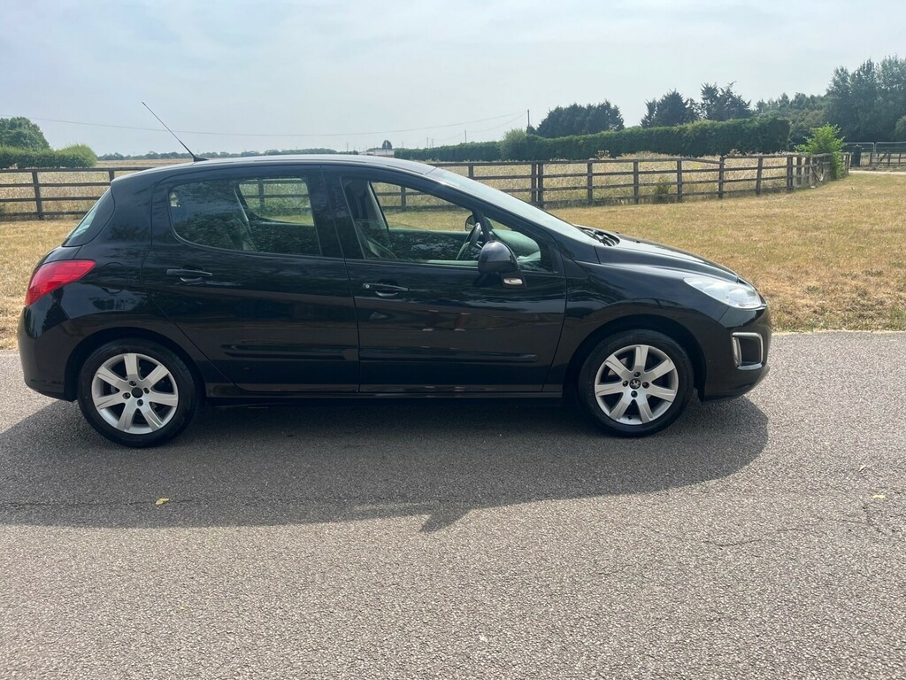 Peugeot 308 1.6 Hdi 92 Active Sat Nav Hatchback M Black #3