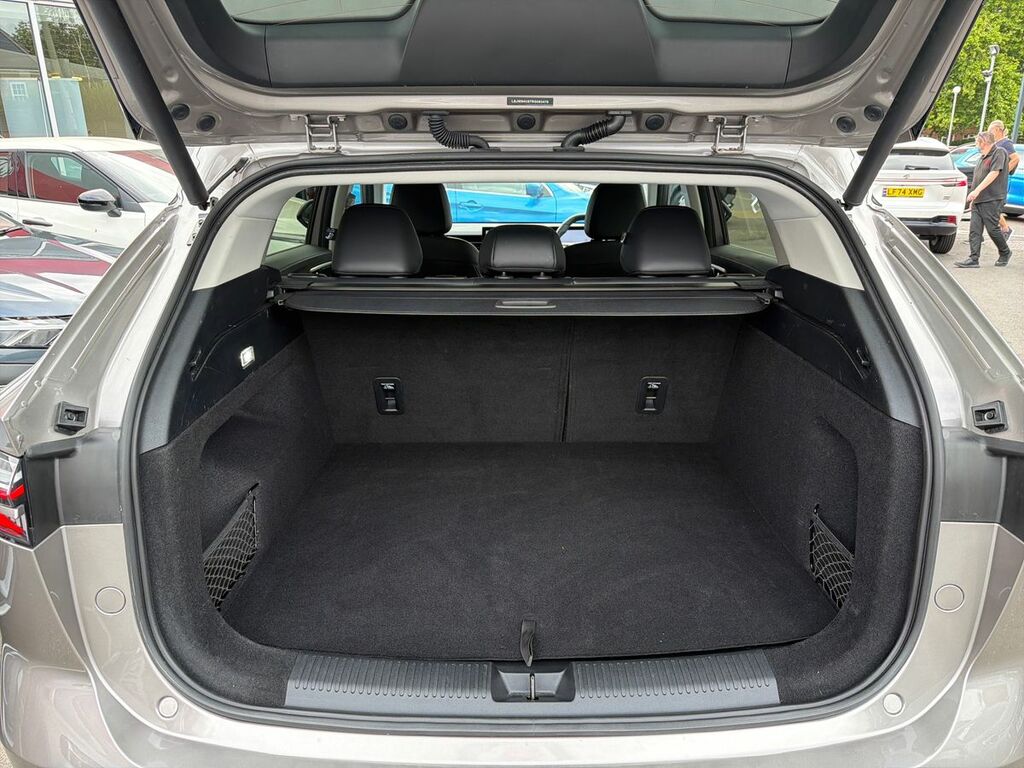 MG HS 1.5 T-gdi 24.7Kwh Trophy Suv Plug-in Hy Black #24