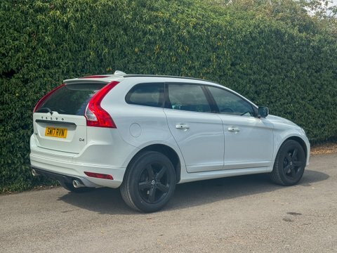 Volvo XC60 2.0 D4 R-design SW17RVN White #4