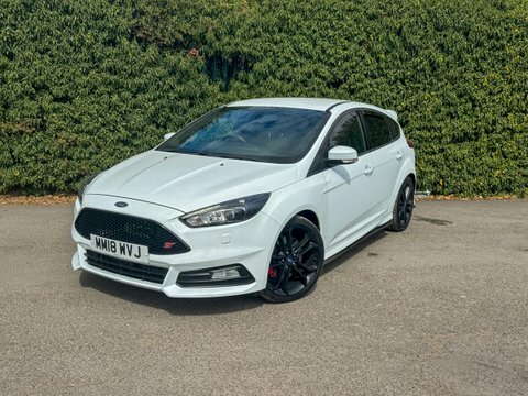 Ford Focus 2.0T Ecoboost St-3 MM18WVJ White