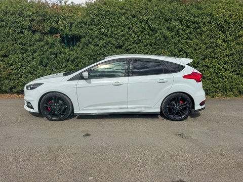 Ford Focus 2.0T Ecoboost St-3 MM18WVJ White #5