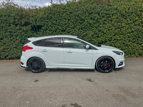Ford Focus 2.0T Ecoboost St-3 MM18WVJ White #4