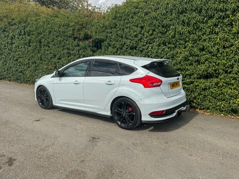 Ford Focus 2.0T Ecoboost St-3 MM18WVJ White #6