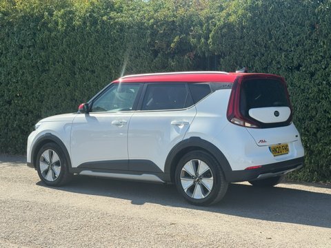 Kia Soul 64Kwh First Edition White #6