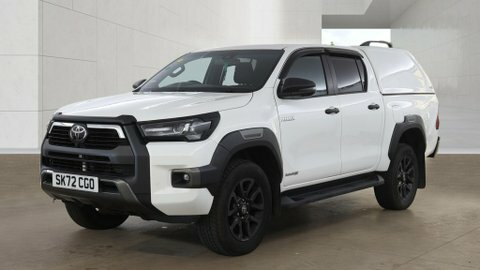Toyota HILUX Invincible X White