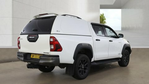 Toyota HILUX Invincible X White #4