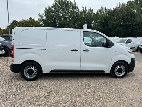 Vauxhall Vivaro Swb L1h1 Low OX73BBN White #4