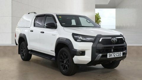 Toyota HILUX Invincible X White #2