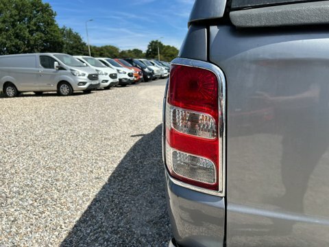 Mitsubishi L200 2.4 Di-d Dc Titan 4Wd Euro 6 16,482 Car Detail #18