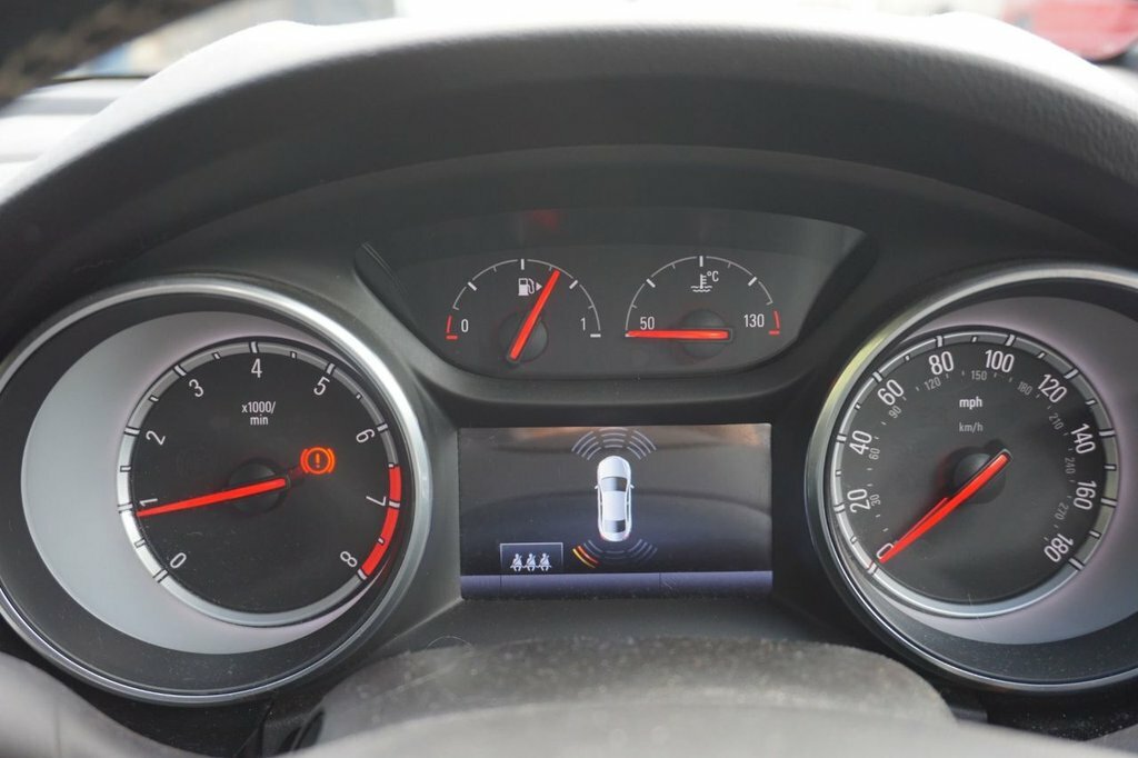 Vauxhall Astra 1.4L Sri Nav Black #4