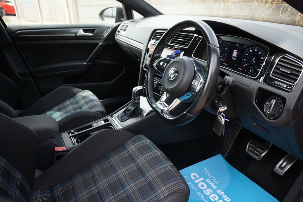 Volkswagen e-Golf Hatchback Black #4