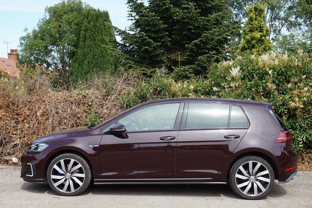 Volkswagen e-Golf Hatchback Black #2