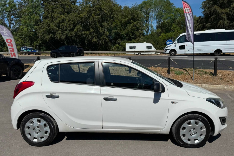 Hyundai I20 Hatchback White #6