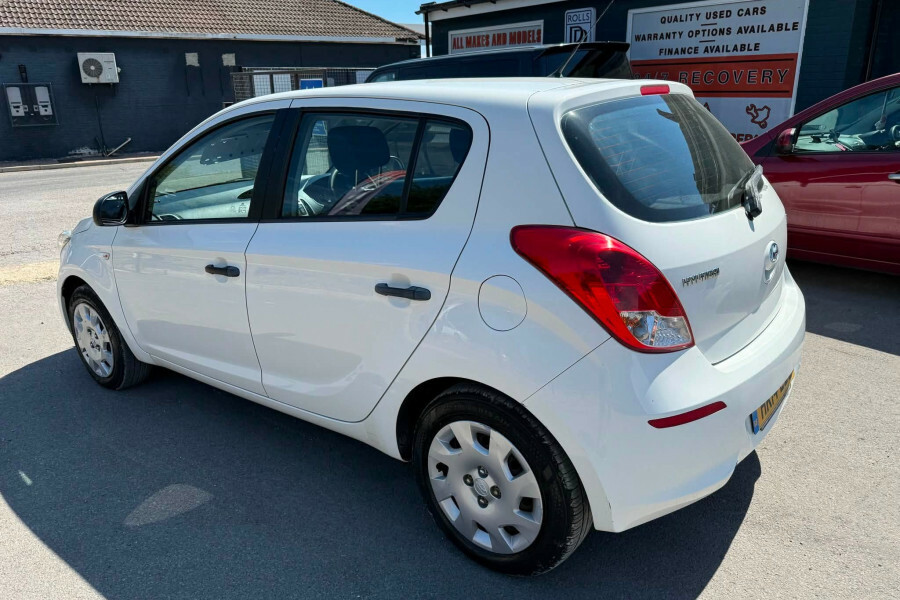 Hyundai I20 Hatchback White #3