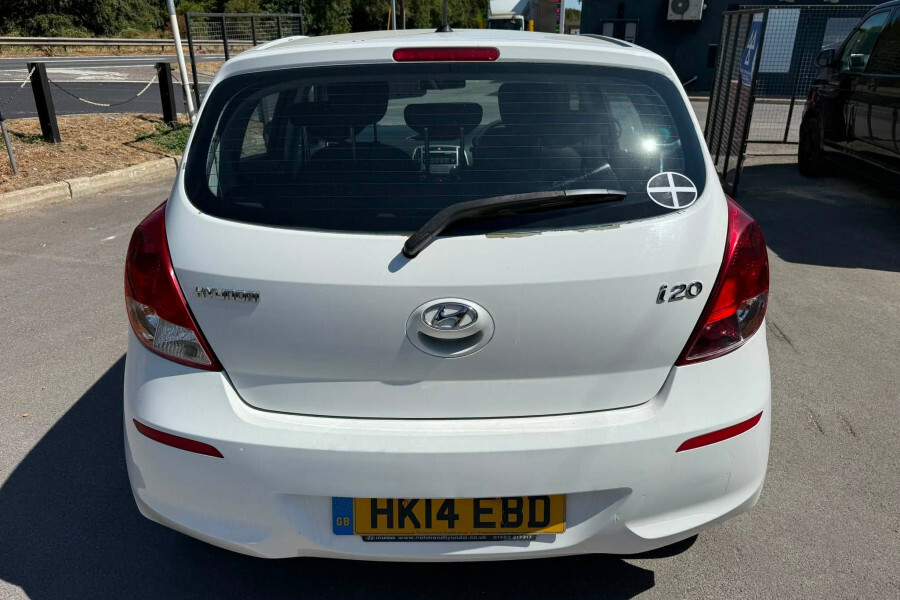 Hyundai I20 Hatchback White #4