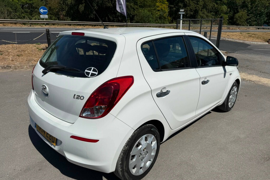 Hyundai I20 Hatchback White #5