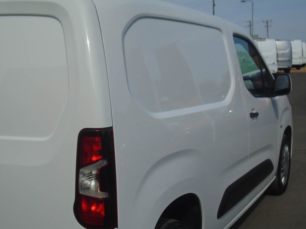 Vauxhall Combo 1.5 Turbo D 2300 Sportive L2 H1 Euro 6 Ss  #20