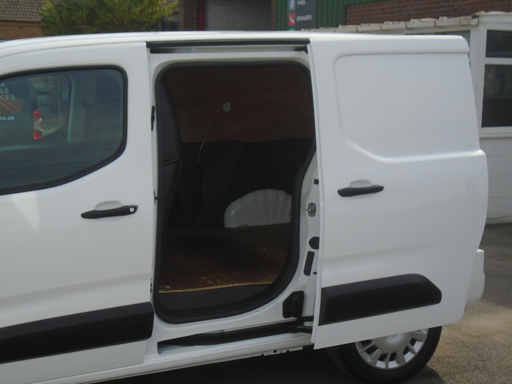 Vauxhall Combo 1.5 Turbo D 2300 Sportive L2 H1 Euro 6 Ss  #22