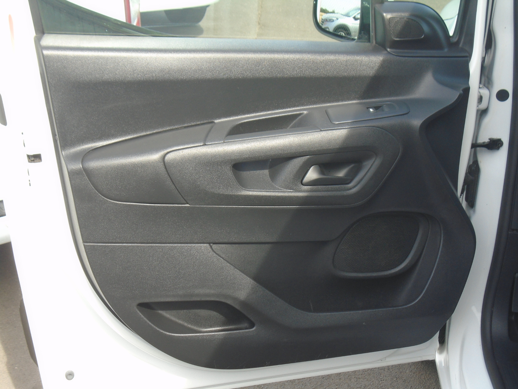 Vauxhall Combo 1.5 Turbo D 2300 Sportive L2 H1 Euro 6 Ss  #24
