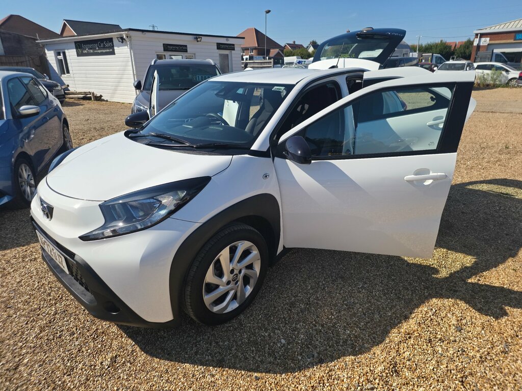 Toyota Aygo X 1.0 Vvt-i Edge Hatchback X-shift Euro 6 Green #10
