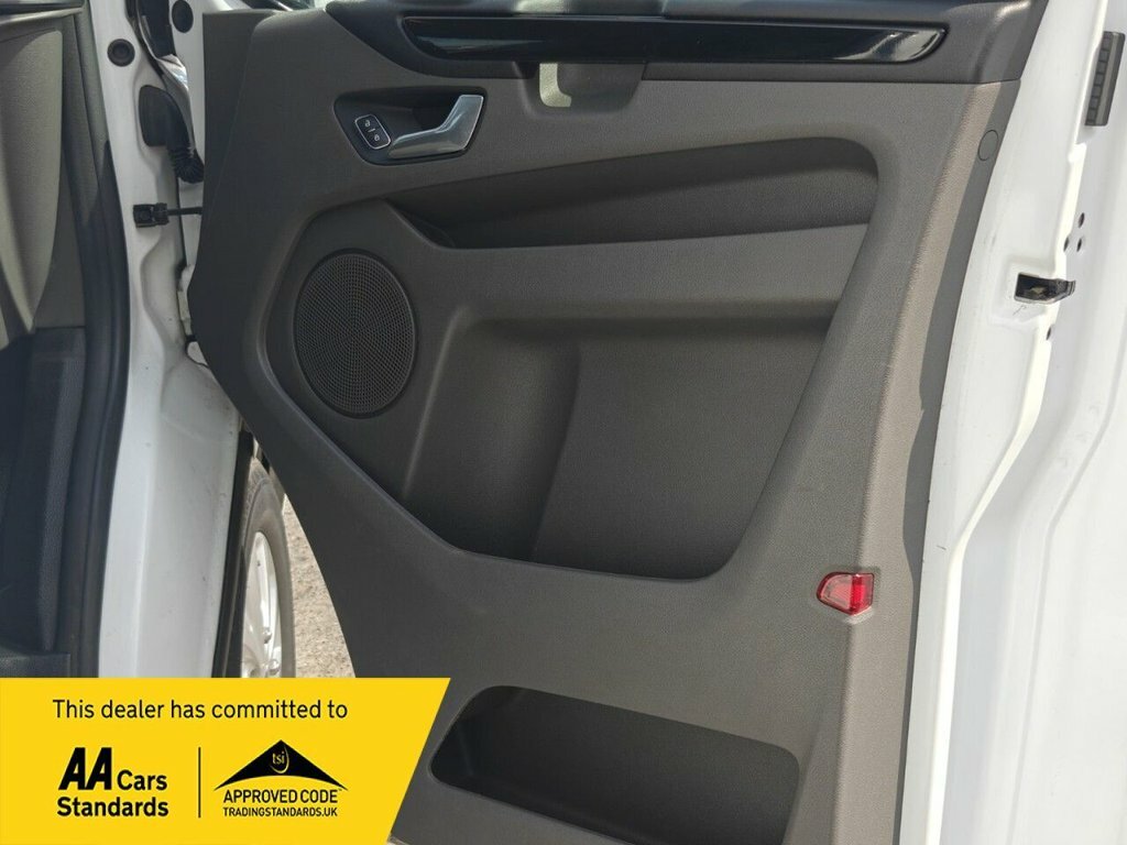 Ford Transit Custom 2L Limited HT23RFL White #3