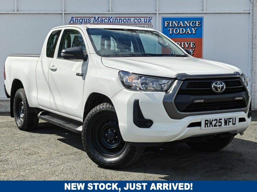 Toyota HILUX 2.4L Active White