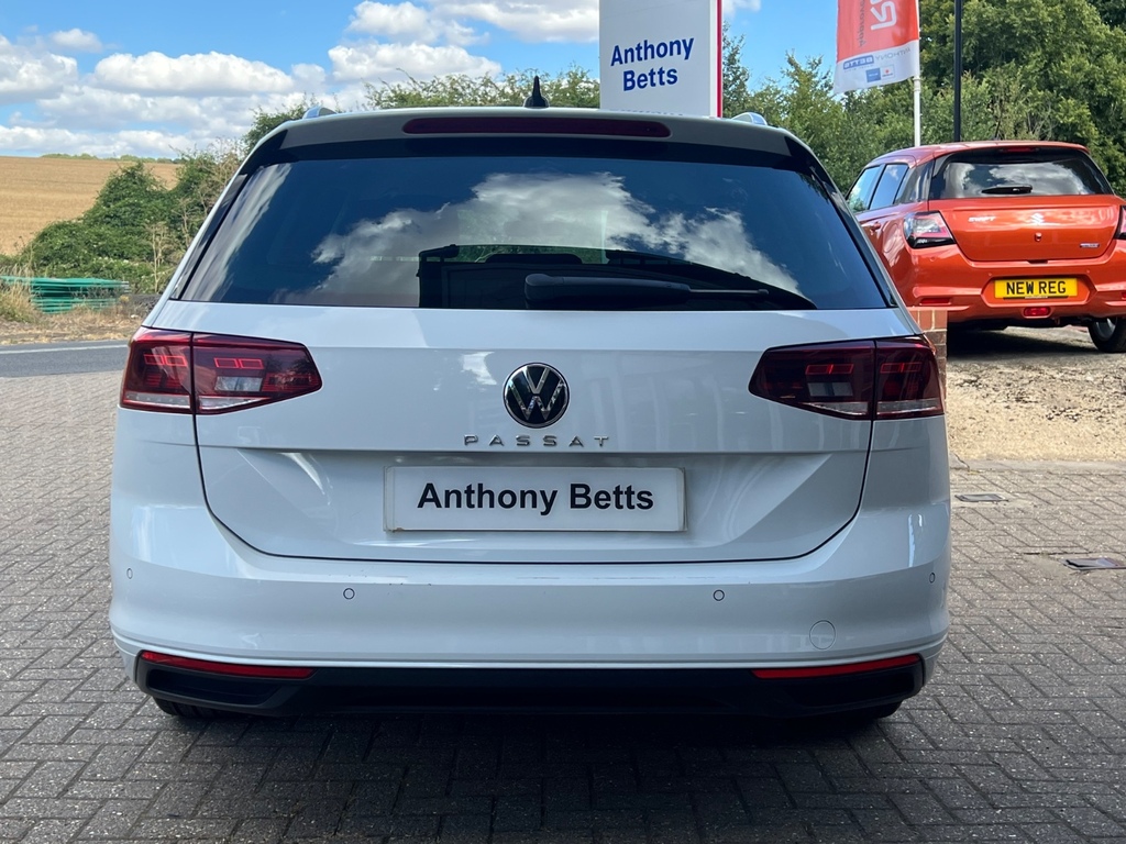 Volkswagen Passat 2.0 Tdi Evo Scr Sel White #5