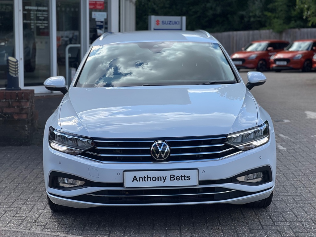 Volkswagen Passat 2.0 Tdi Evo Scr Sel White