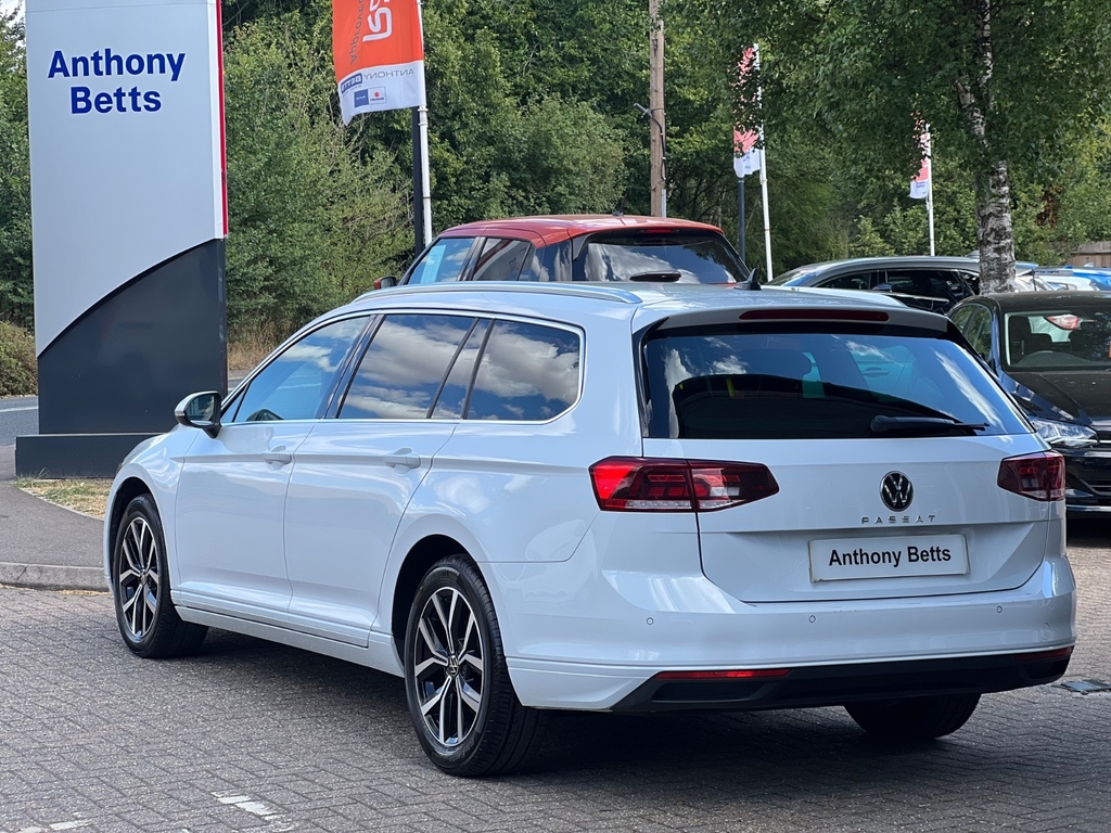 Volkswagen Passat 2.0 Tdi Evo Scr Sel White #6