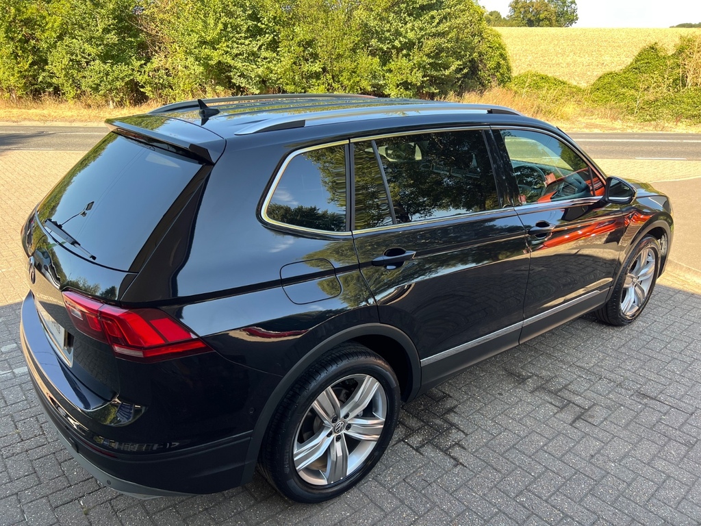 Volkswagen Tiguan Allspace 1.5 Tsi Evo Match Dsg Black #4