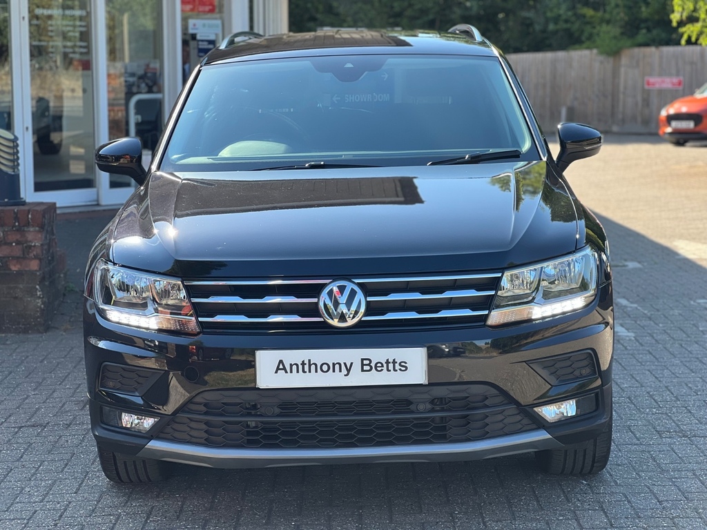 Volkswagen Tiguan Allspace 1.5 Tsi Evo Match Dsg Black #2