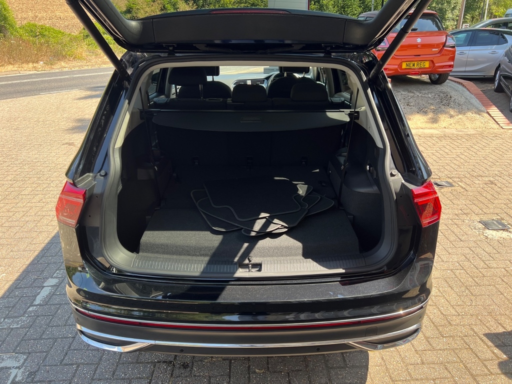 Volkswagen Tiguan Allspace 1.5 Tsi Elegance Dsg CJ23GZF Black #5