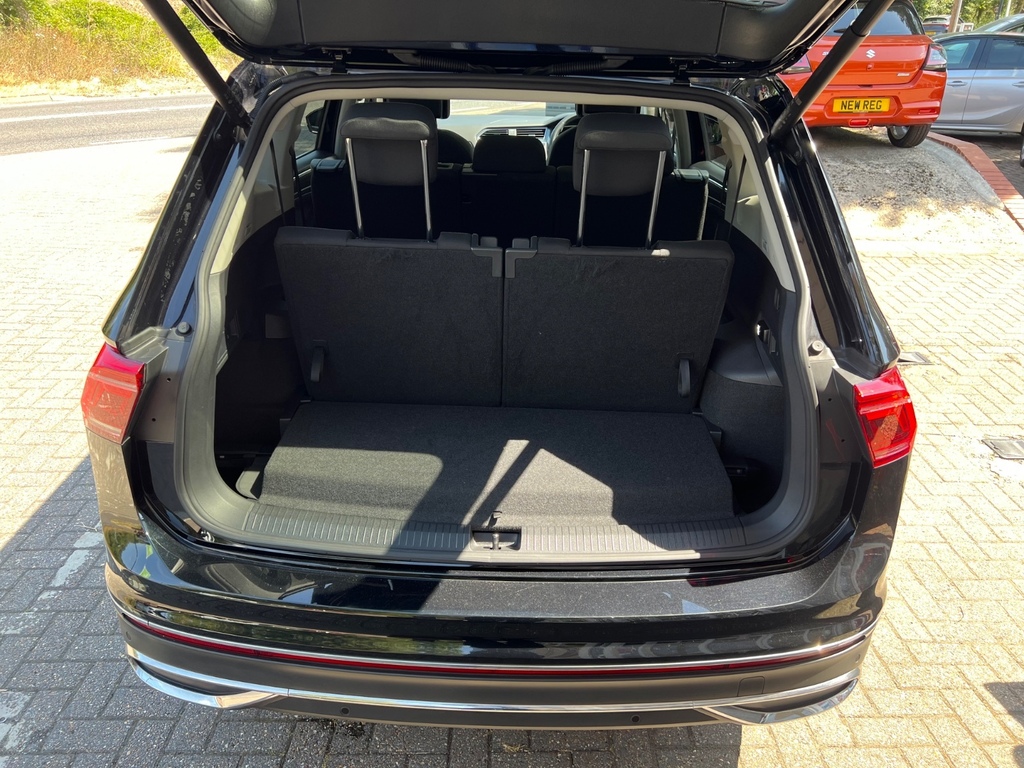 Volkswagen Tiguan Allspace 1.5 Tsi Elegance Dsg CJ23GZF Black #4