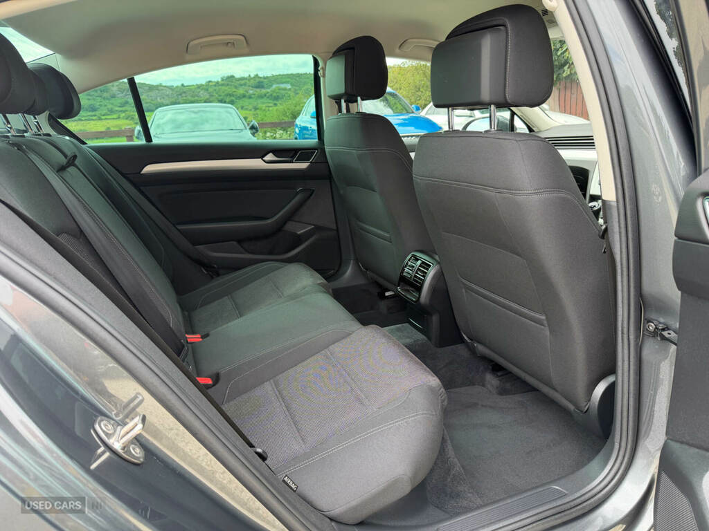 Volkswagen Passat Estate 2.0 Tdi Bluemotion Tech Se Business Euro 6 Black #9