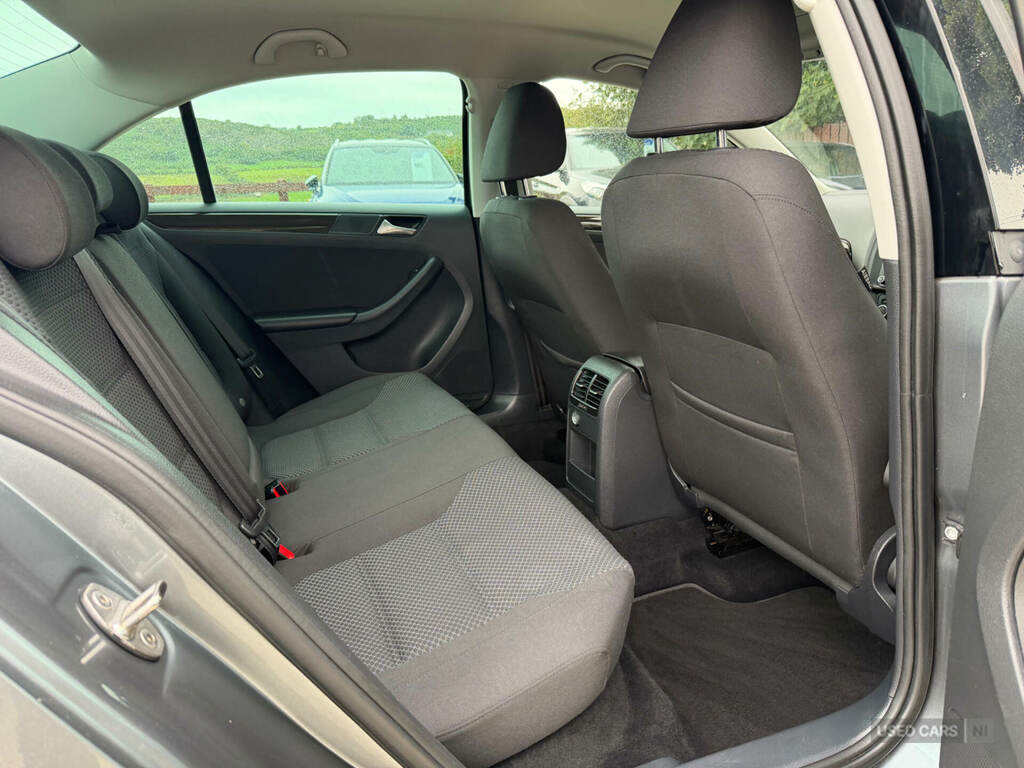 Volkswagen Jetta 2.0 Gt Tdi Bluemotion Technology 109 Bhp Blue #10