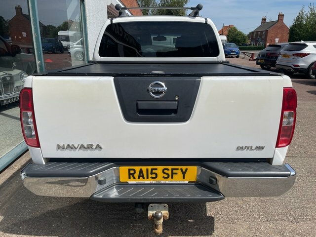 Nissan Navara 3.0 Dci V6 Outlaw Pickup Double Cab Aut White #4