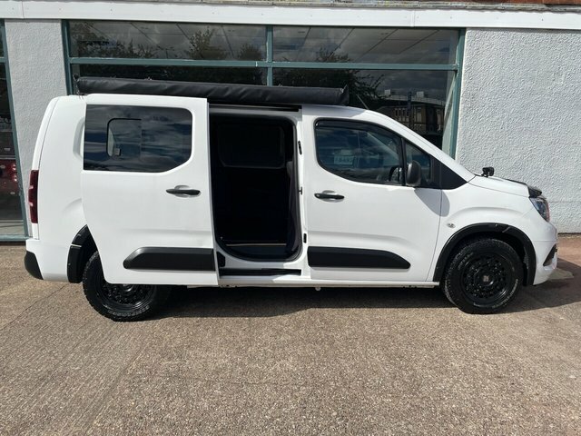 Vauxhall Combo 1.5 Turbo D 2300 Sportive Panel Van Man White #3