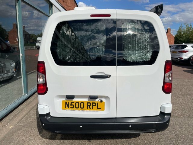 Vauxhall Combo 1.5 Turbo D 2300 Sportive Panel Van Man White #6
