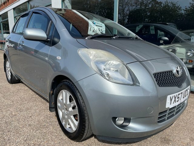 Toyota Yaris 1.3 Vvt-i Tr Hatchback 141 G Km Silver