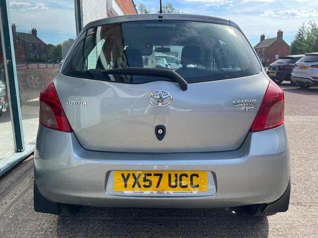Toyota Yaris 1.3 Vvt-i Tr Hatchback 141 G Km Silver #5