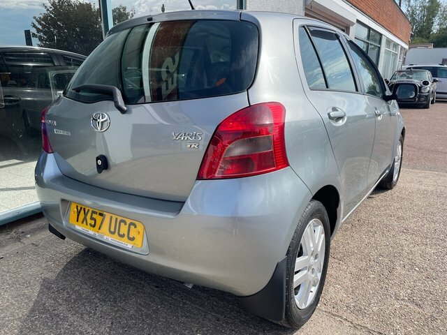 Toyota Yaris 1.3 Vvt-i Tr Hatchback 141 G Km Silver #4