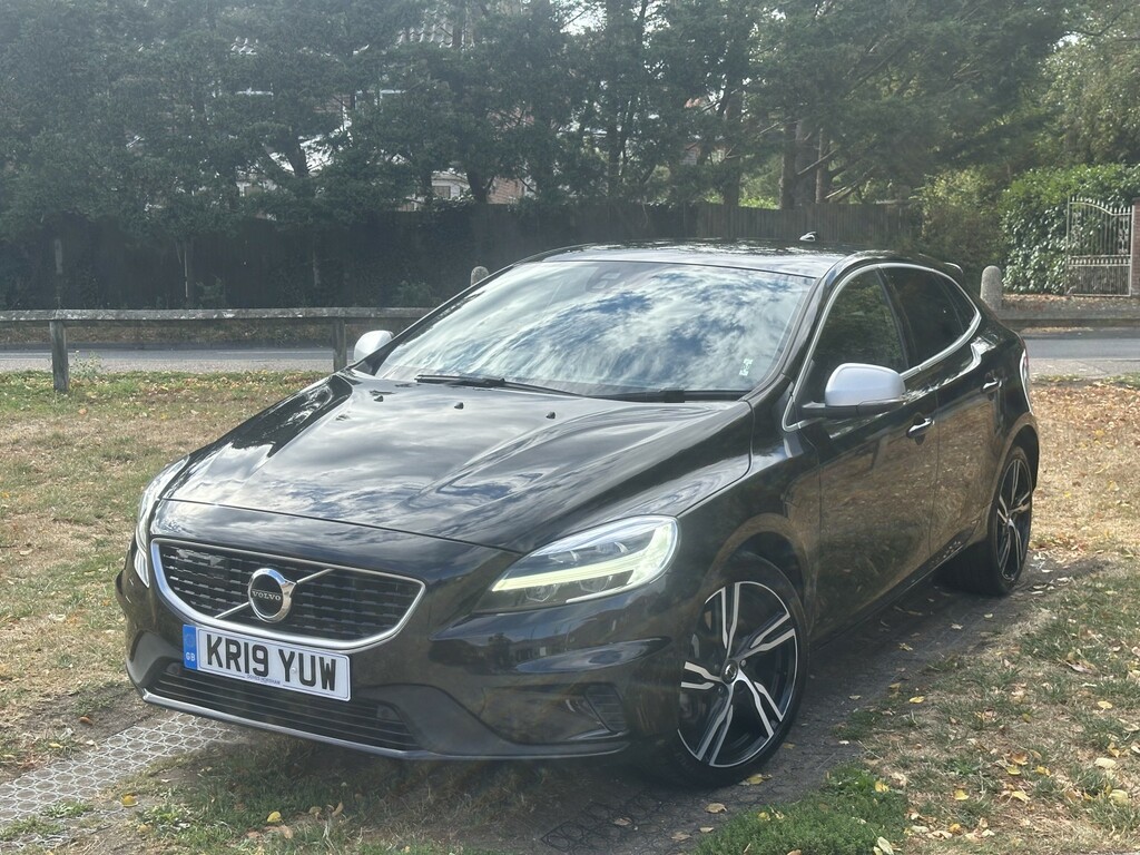 Volvo V40 Hatchback 1.5 T3 R-design Edition Pro 2019 KR19YUW Black #2