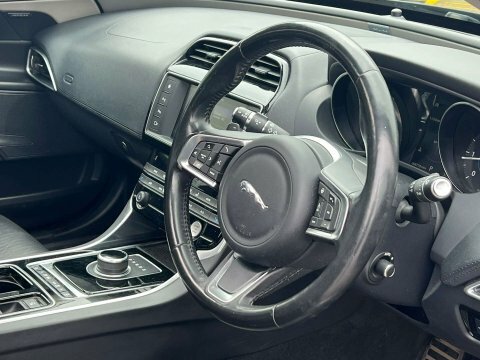 Jaguar XE 2.0I Portfolio Euro 6 Ss Silver #11